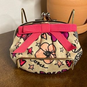 EUC Kyra Floral Coach Change Purse: Petite Beauty for Your Essentials!